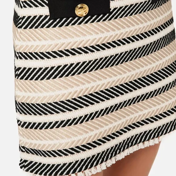 WOMAN'S KNITTED SKIRT
