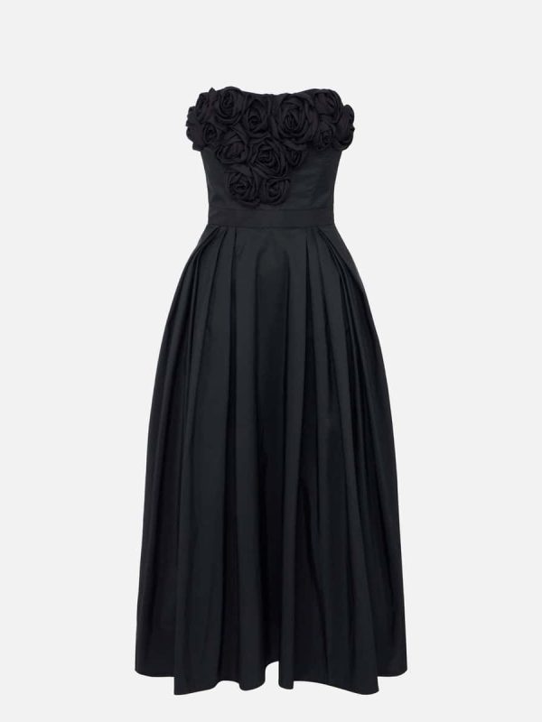 Dress in gabardine fabric with embroidered roses