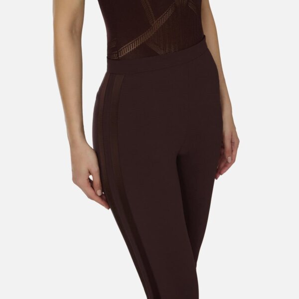Trousers in lightweight crêpe and satin fabrics